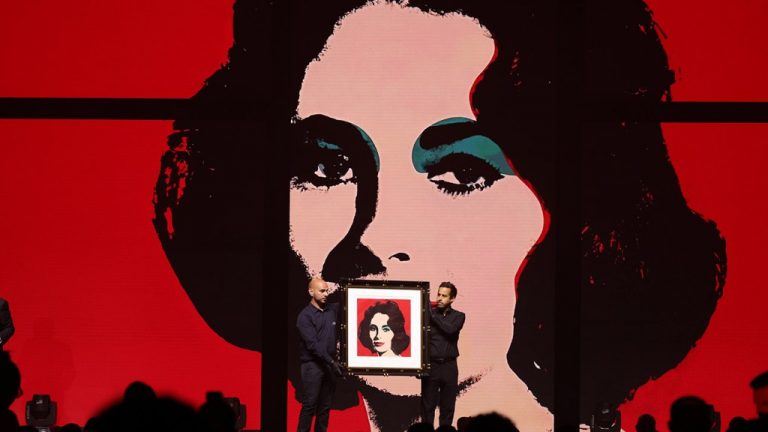 Demi Moore et Cher s’unissent pour récolter 16 millions de dollars pour lutter contre le sida au gala de l’amfAR à Cannes