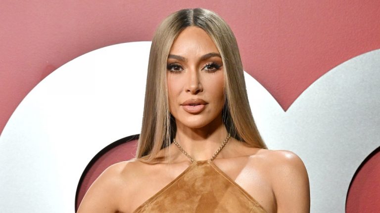 Kim Kardashian huée au Tom Brady Roast