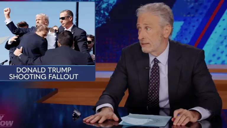 Jon Stewart réagit à la tentative d’assassinat de Trump : « Nous avons évité une catastrophe »